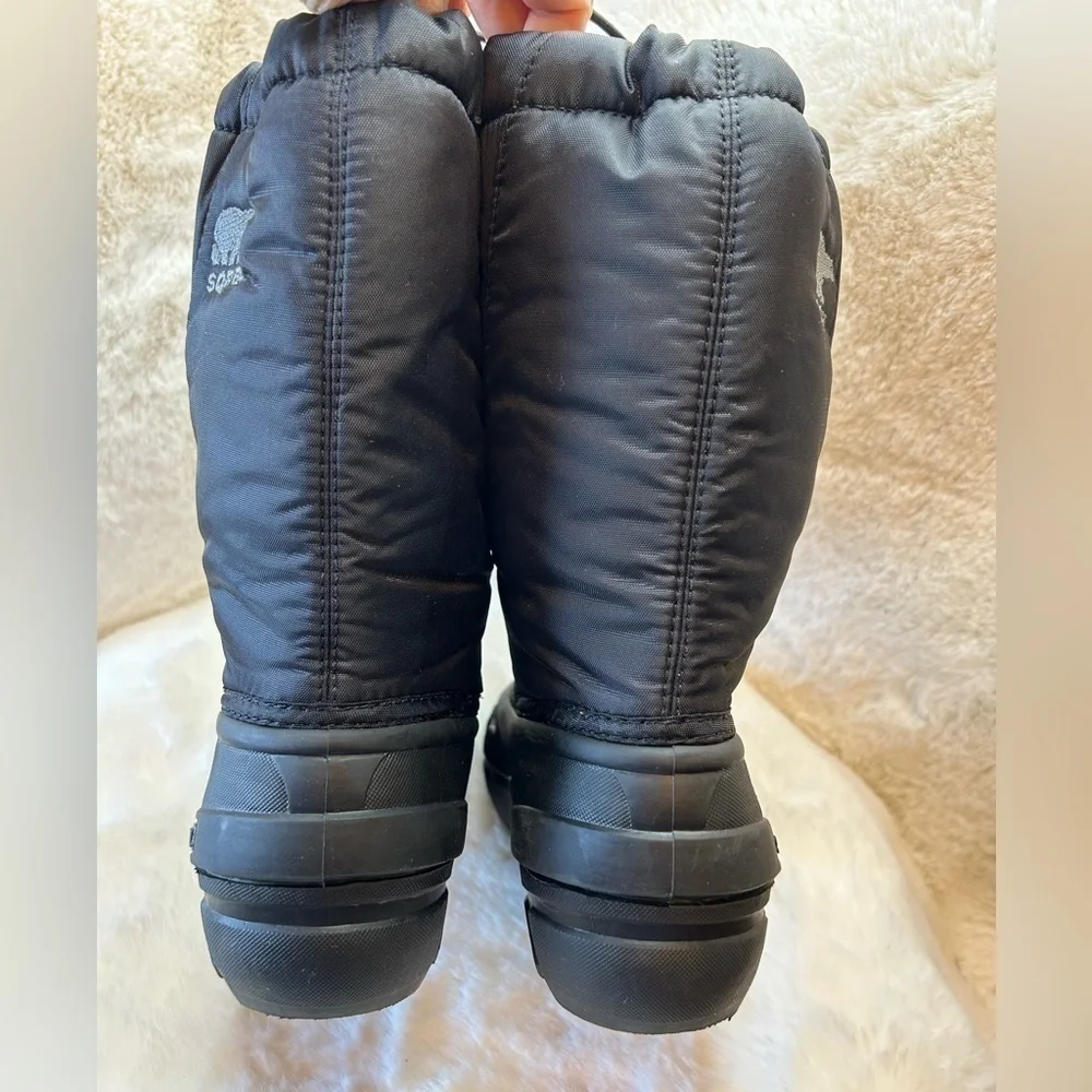 Sorel Chariot black insulated mid calf weather proof snow boots Sz-youth 4.‎  D